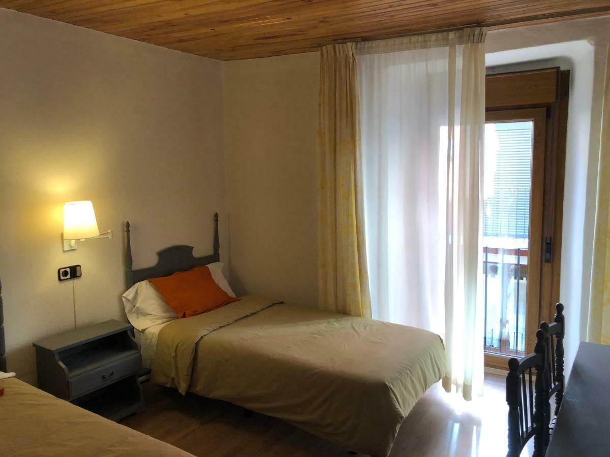 Hostal Di Verena Puigcerdà Екстериор снимка